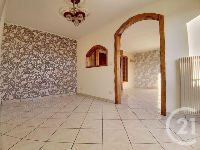 Appartement T4 à louer - 4 pièces - 75.0 m2 - QUETIGNY - 21 - BOURGOGNE - Century 21 Martinot Immobilier
