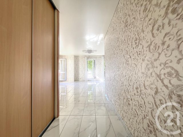 Appartement F4 à vendre - 4 pièces - 98.36 m2 - LONGVIC - 21 - BOURGOGNE - Century 21 Martinot Immobilier
