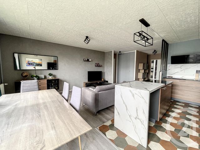 Appartement T4 à vendre - 4 pièces - 79.0 m2 - LONGVIC - 21 - BOURGOGNE - Century 21 Martinot Immobilier