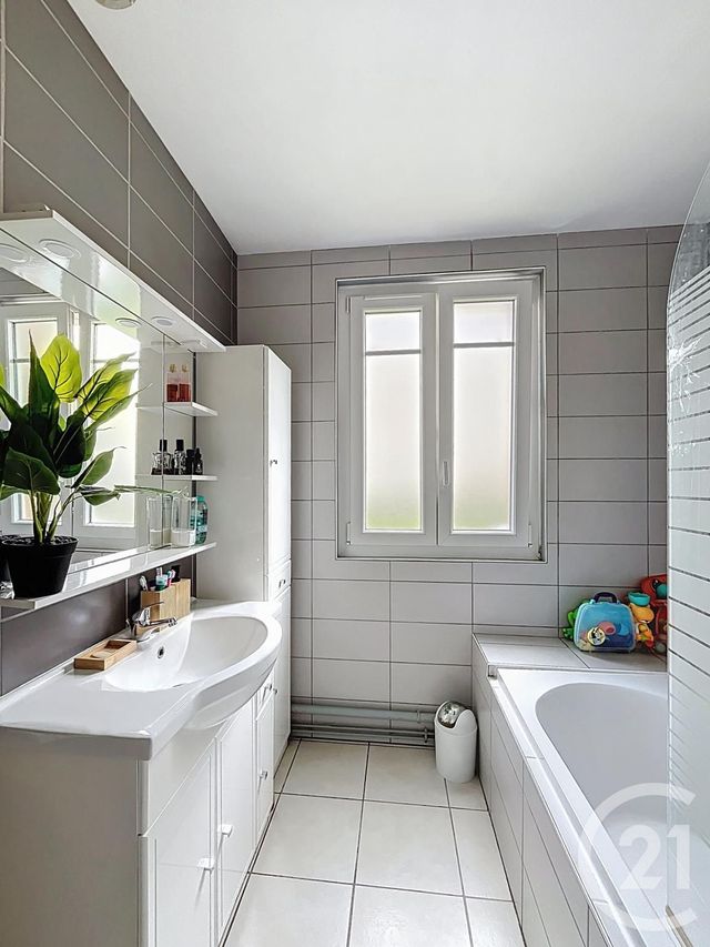 Appartement F4 à vendre - 4 pièces - 62.0 m2 - DIJON - 21 - BOURGOGNE - Century 21 Martinot Immobilier