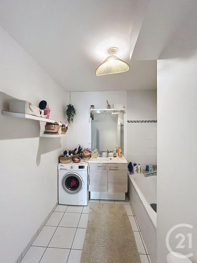 Appartement F2 à vendre - 2 pièces - 48.66 m2 - ST APOLLINAIRE - 21 - BOURGOGNE - Century 21 Martinot Immobilier