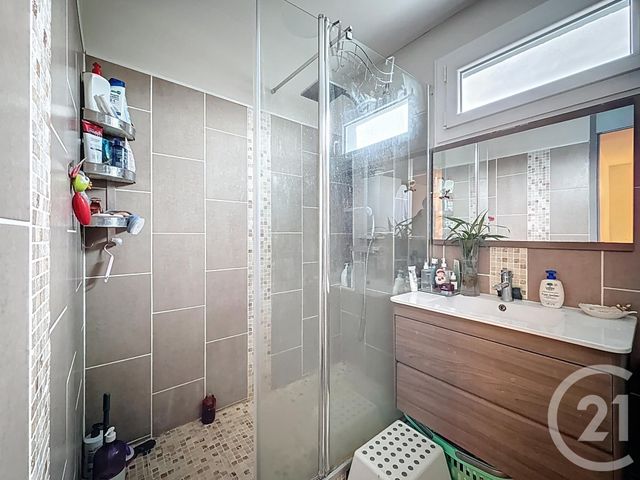 Appartement F6 à vendre - 5 pièces - 103.0 m2 - QUETIGNY - 21 - BOURGOGNE - Century 21 Martinot Immobilier