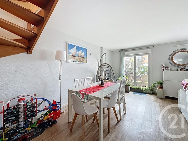 Appartement F6 à vendre - 5 pièces - 103.0 m2 - QUETIGNY - 21 - BOURGOGNE - Century 21 Martinot Immobilier