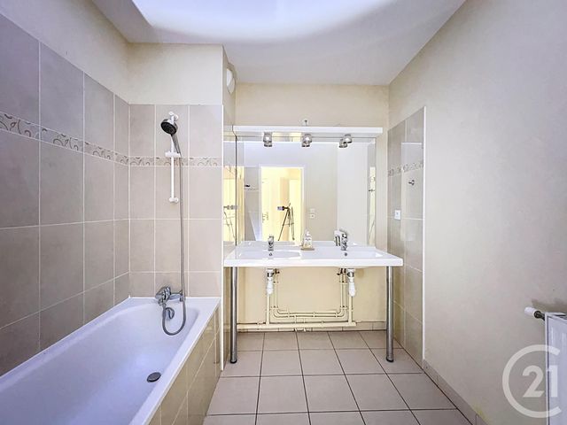 Appartement T3 à vendre - 3 pièces - 66.18 m2 - DIJON - 21 - BOURGOGNE - Century 21 Martinot Immobilier