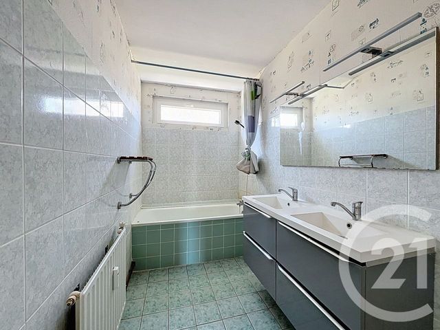 Appartement T4 à vendre - 4 pièces - 76.4 m2 - QUETIGNY - 21 - BOURGOGNE - Century 21 Martinot Immobilier