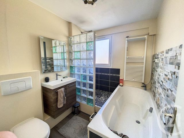 Appartement T3 à louer - 3 pièces - 52.25 m2 - DIJON - 21 - BOURGOGNE - Century 21 Martinot Immobilier