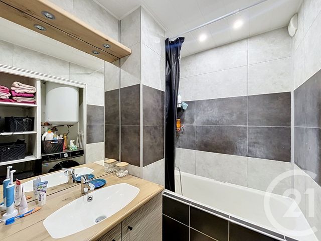 Appartement T3 à vendre - 3 pièces - 60.49 m2 - CHENOVE - 21 - BOURGOGNE - Century 21 Martinot Immobilier