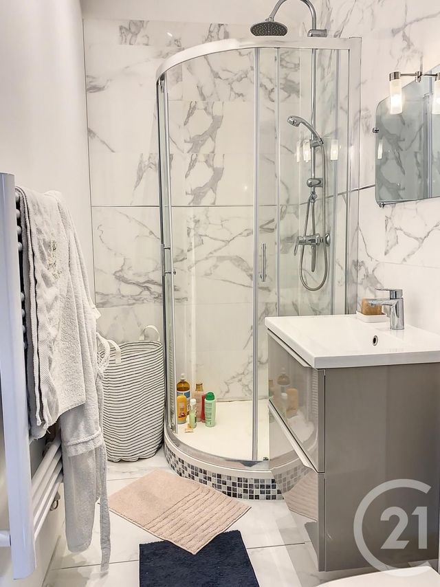 Appartement Duplex à louer - 2 pièces - 32.0 m2 - DIJON - 21 - BOURGOGNE - Century 21 Martinot Immobilier