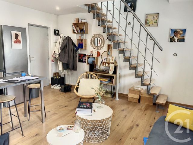 Appartement Duplex à louer - 2 pièces - 32.0 m2 - DIJON - 21 - BOURGOGNE - Century 21 Martinot Immobilier