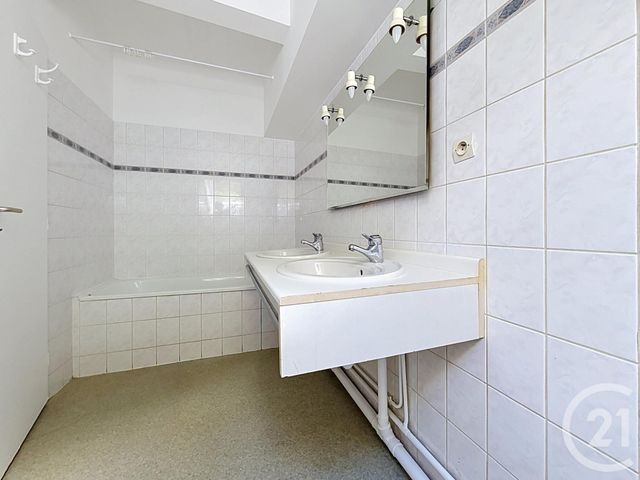 Appartement T2 à louer - 3 pièces - 80.9 m2 - PLOMBIERES LES DIJON - 21 - BOURGOGNE - Century 21 Martinot Immobilier